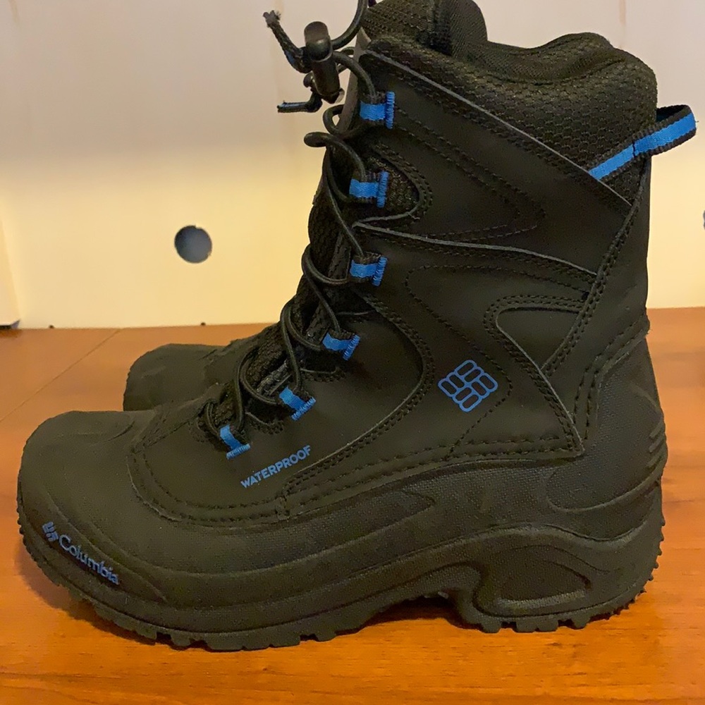 Boys Columbia Size 7 Waterproof Snow Boots